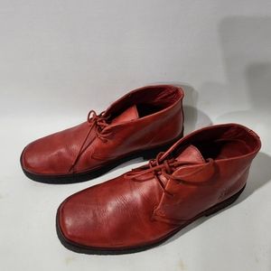 British walkers chukka boots Size 10.5 Pre owned looks good.